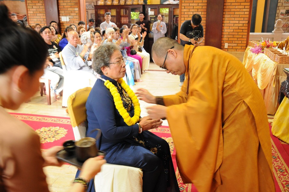 Đại đức Thích Chí Giác Thông chúc thọ mẹ Đại đức Thích Chí Giác Thông chúc thọ mẹ