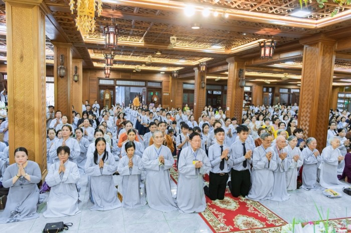 Phật tử trang nghiêm tại Đại lễ Vu lan Phật tử trang nghiêm tại Đại lễ Vu lan