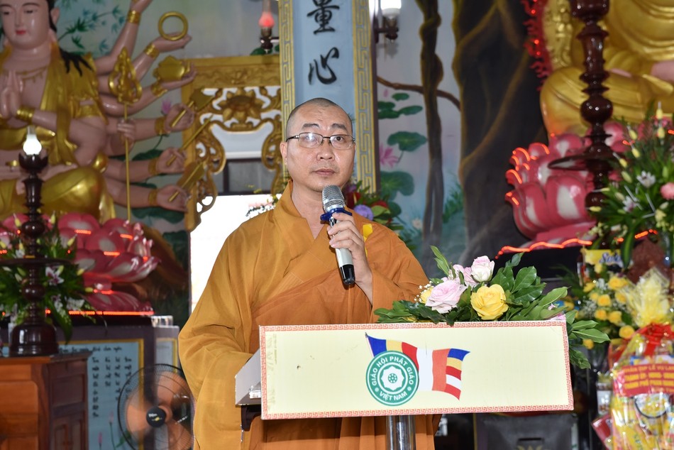 Đại đức Thích Pháp Quang báo cáo chương trình tu học ba tháng an cư Đại đức Thích Pháp Quang báo cáo chương trình tu học ba tháng an cư