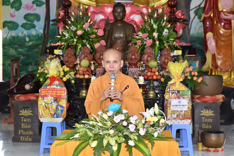 Hòa thượng Thích Hạnh Thể ban đạo từ tại buổi lễ Hòa thượng Thích Hạnh Thể ban đạo từ tại buổi lễ