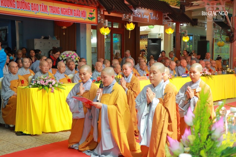 Sư cô tân trụ trì phát nguyện nhận nhiệm vụ