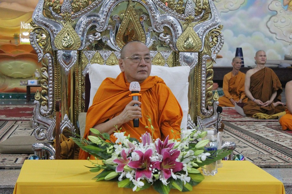 Hòa thượng Thích Bửu Chánh thuyết giảng chủ đề "Chánh niệm trong hơi thở" Hòa thượng Thích Bửu Chánh thuyết giảng chủ đề "Chánh niệm trong hơi thở"