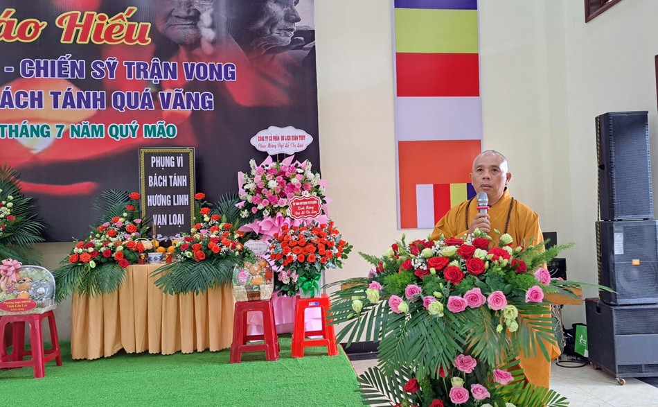 Thượng tọa Thích Tâm Mãn phát biểu tại buổi lễ Thượng tọa Thích Tâm Mãn phát biểu tại buổi lễ