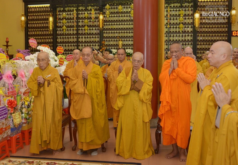 Thành kính dâng nén tâm hương tưởng niệm Thành kính dâng nén tâm hương tưởng niệm