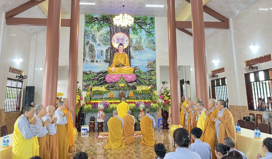 Cử hành lễ an vị tôn tượng Đức Bổn Sư tại chánh điện tịnh thất Pháp Hoa Cử hành lễ an vị tôn tượng Đức Bổn Sư tại chánh điện tịnh thất Pháp Hoa