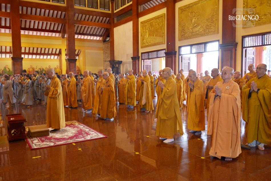Hiện diện tham dự lễ tưởng niệm còn có chư vị giáo phẩm Ban Chứng minh, cố vấn Ban Trị sự GHPGVN TP.HCM: Trưởng lão Hòa thượng Thích Như Tín, Ủy viên Thường trực Hội đồng Chứng minh; Trưởng lão Hòa thượng Thích Tịnh Hạnh, Hòa thượng Thích Huệ Văn - đồng Thành viên Hội đồng Chứng minh... Hiện diện tham dự lễ tưởng niệm còn có chư vị giáo phẩm Ban Chứng minh, cố vấn Ban Trị sự GHPGVN TP.HCM: Trưởng lão Hòa thượng Thích Như Tín, Ủy viên Thường trực Hội đồng Chứng minh; Trưởng lão Hòa thượng Thích Tịnh Hạnh, Hòa thượng Thích Huệ Văn - đồng Thành viên Hội đồng Chứng minh...