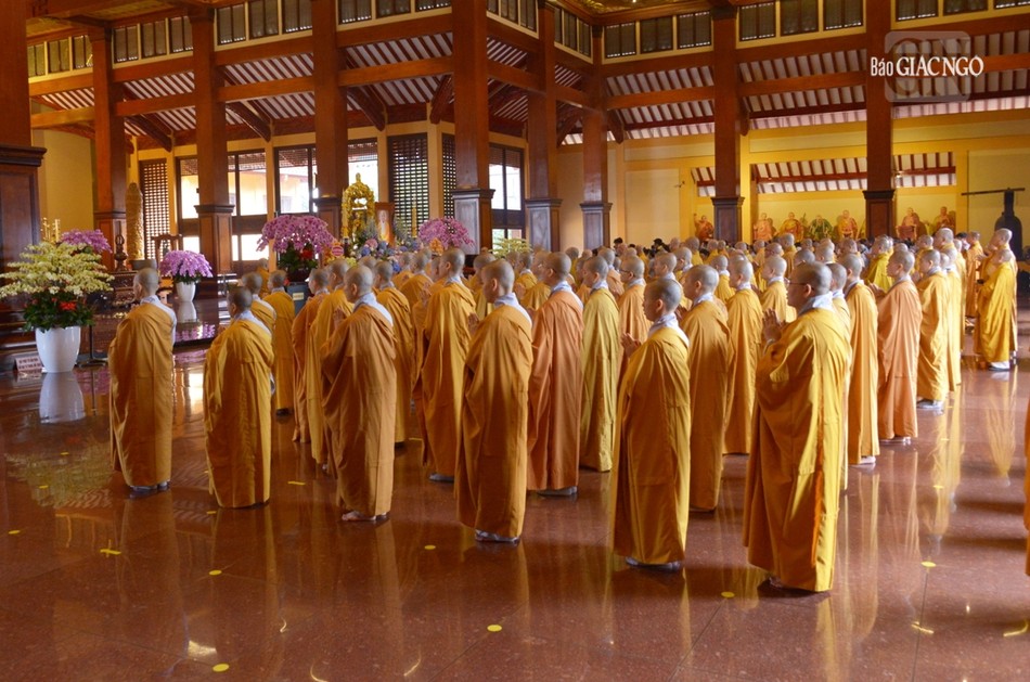 Ngài cũng nhận được nhiều đạo tình và sự quý mến của Tăng Ni, Phật tử hữu duyên Ngài cũng nhận được nhiều đạo tình và sự quý mến của Tăng Ni, Phật tử hữu duyên