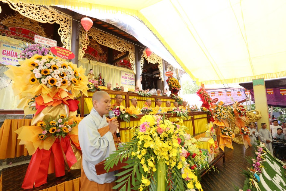 Sư cô Thích nữ Như Đăng, trụ trì chùa Bắc Lâm phát biểu tri ân Sư cô Thích nữ Như Đăng, trụ trì chùa Bắc Lâm phát biểu tri ân