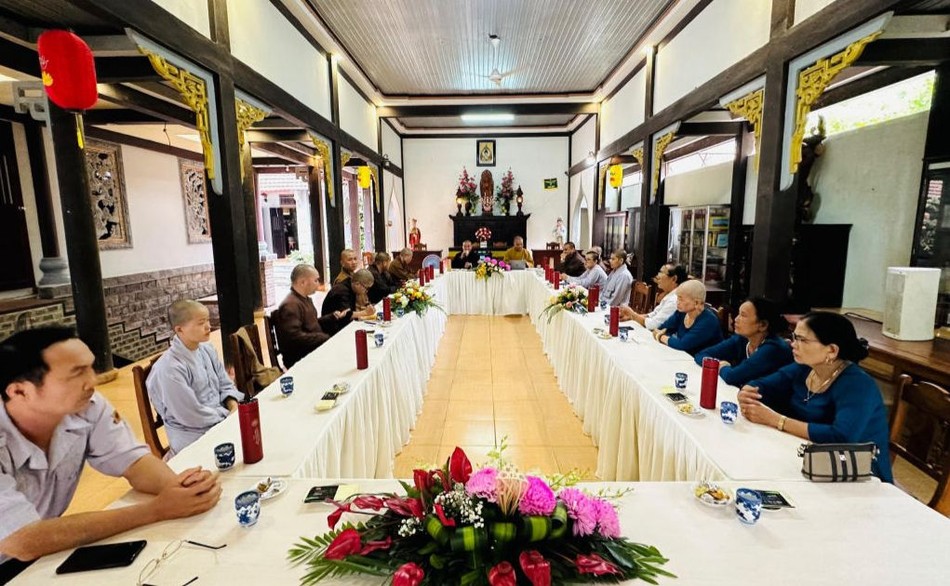 Quang cảnh buổi họp Quang cảnh buổi họp