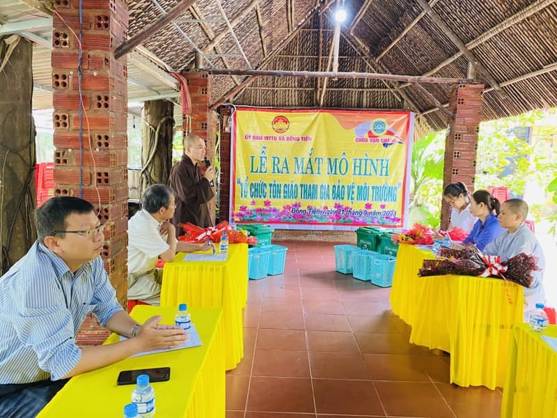 Đại đức Thích Tâm Đăng phát biểu tại buổi công nhận mô hình “Tổ chức tôn giáo tham gia bảo vệ môi trường”