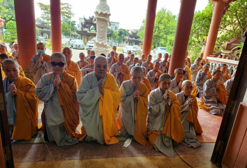 Chư Ni tác bạch xin cầu tòng Tăng tạ pháp Chư Ni tác bạch xin cầu tòng Tăng tạ pháp