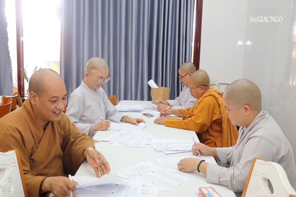 Chấm bài thi Chấm bài thi