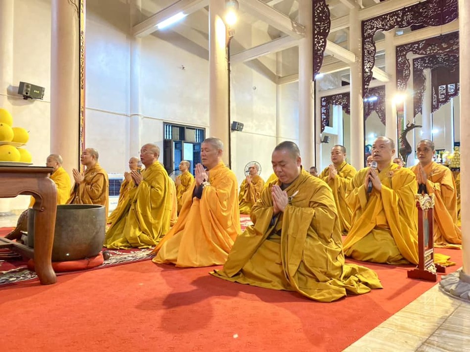 Lễ bạch Phật cầu minh huân gia bị