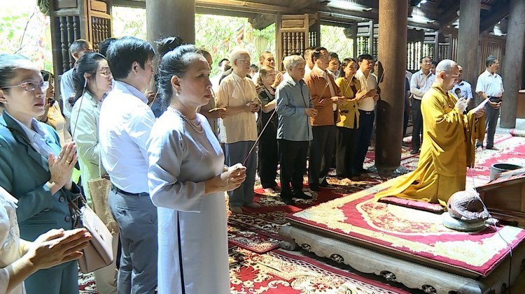 Thượng tọa Thích Đức Thiện chủ trì khóa lễ tụng kinh cầu nguyện quốc thái dân an