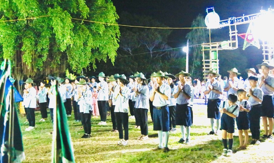 Huynh trưởng và đoàn sinh Gia đình Phật tử Huệ Quang Huynh trưởng và đoàn sinh Gia đình Phật tử Huệ Quang