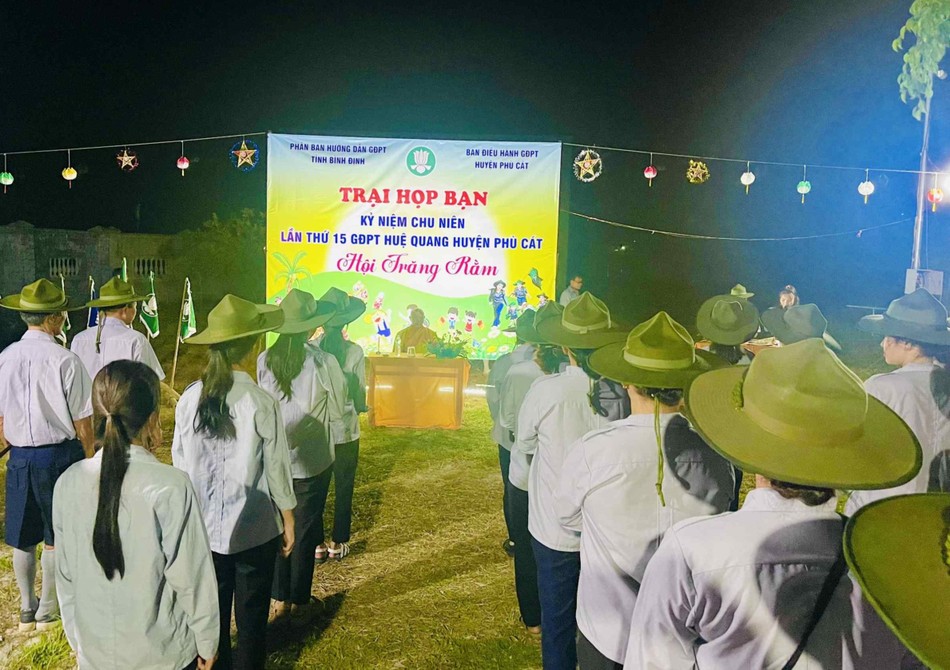 Trại họp bạn kỷ niệm 15 năm thành lập Gia đình Phật tử Huệ Quang Trại họp bạn kỷ niệm 15 năm thành lập Gia đình Phật tử Huệ Quang