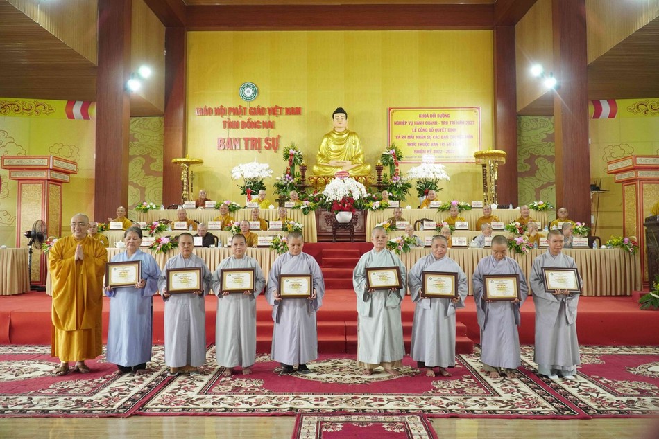 Học viện nhận Giấy chứng nhận tham gia khóa bồi dưỡng Học viện nhận Giấy chứng nhận tham gia khóa bồi dưỡng