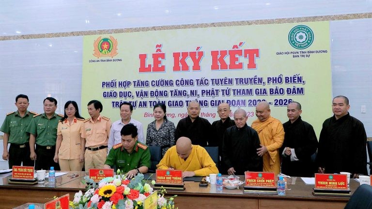 Đại diện 2 đơn vị đã ký kết Đại diện 2 đơn vị đã ký kết