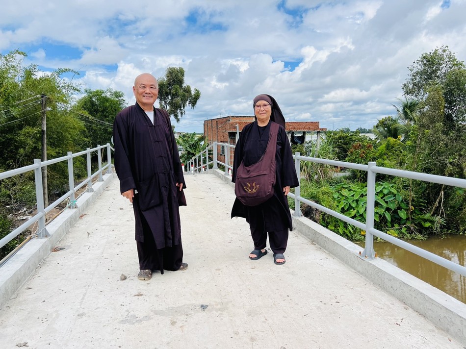 Cây cầu mới tại H.Cai Lậy được bàn giao đến người dân Cây cầu mới tại H.Cai Lậy được bàn giao đến người dân