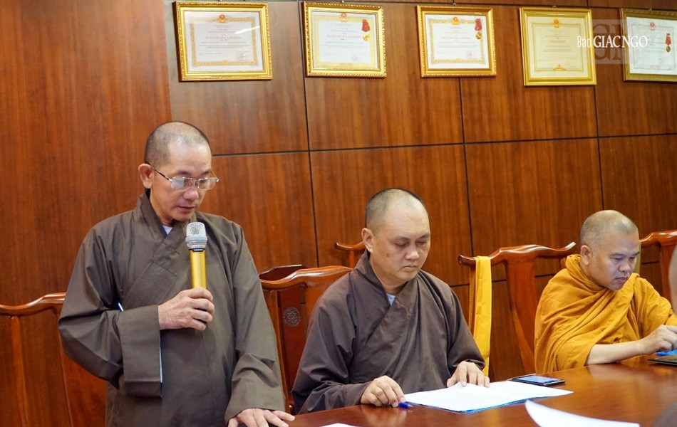 Thượng tọa Thích Tịnh Tâm, Phó Thư ký kiêm Chánh Văn phòng Ban Giáo dục Phật giáo TP đóng góp ý kiến Thượng tọa Thích Tịnh Tâm, Phó Thư ký kiêm Chánh Văn phòng Ban Giáo dục Phật giáo TP đóng góp ý kiến