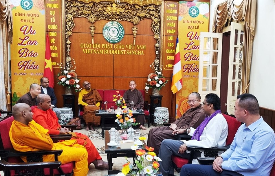Chư tôn đức tiếp phái đoàn Phật giáo Sri Lanka tại Trụ sở T.Ư GHPGVN Chư tôn đức tiếp phái đoàn Phật giáo Sri Lanka tại Trụ sở T.Ư GHPGVN