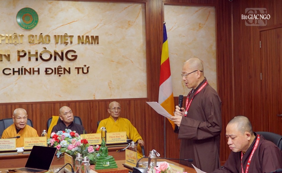 Thượng tọa Thích Minh Nhẫn báo cáo một số khó khăn còn tồn đọng ở GHPGVN các địa phương Thượng tọa Thích Minh Nhẫn báo cáo một số khó khăn còn tồn đọng ở GHPGVN các địa phương