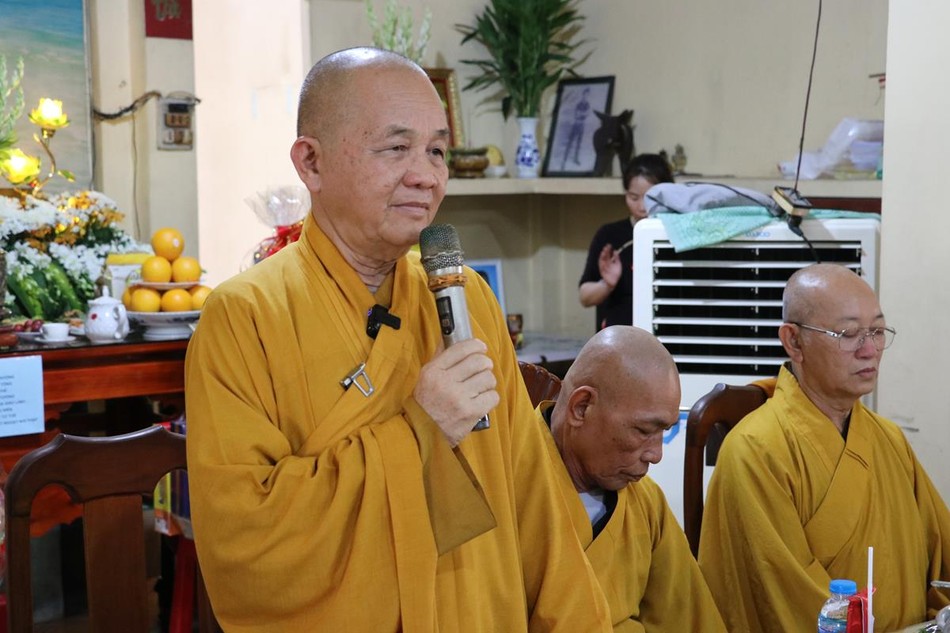 Hòa thượng Thích Minh Thiện ban đạo từ Hòa thượng Thích Minh Thiện ban đạo từ