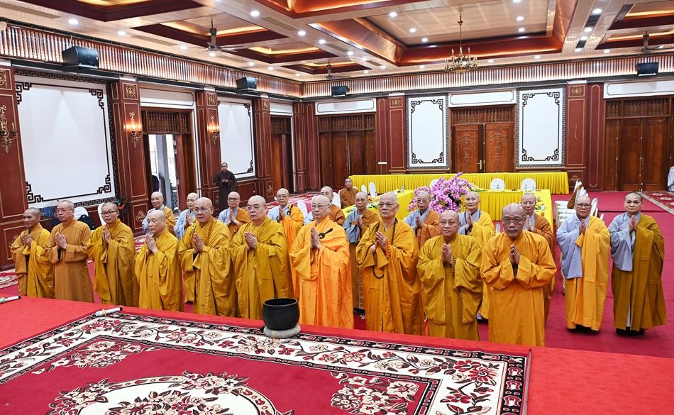 Thành kính dâng nén tâm hương tưởng niệm vị giáo phẩm ân sư Thành kính dâng nén tâm hương tưởng niệm vị giáo phẩm ân sư