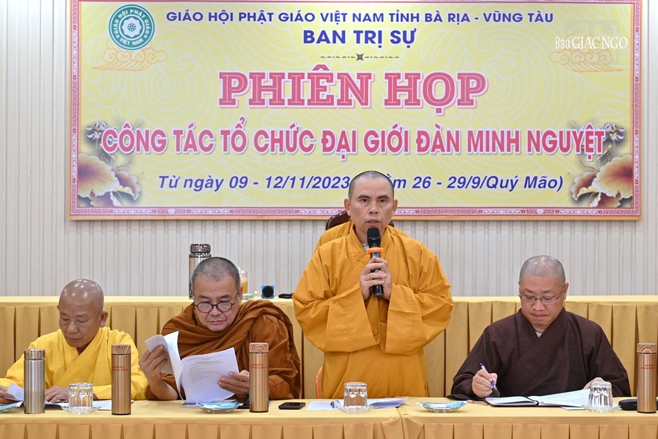 Thượng tọa Thích Nhuận Nghĩa phát biểu tại buổi họp Thượng tọa Thích Nhuận Nghĩa phát biểu tại buổi họp