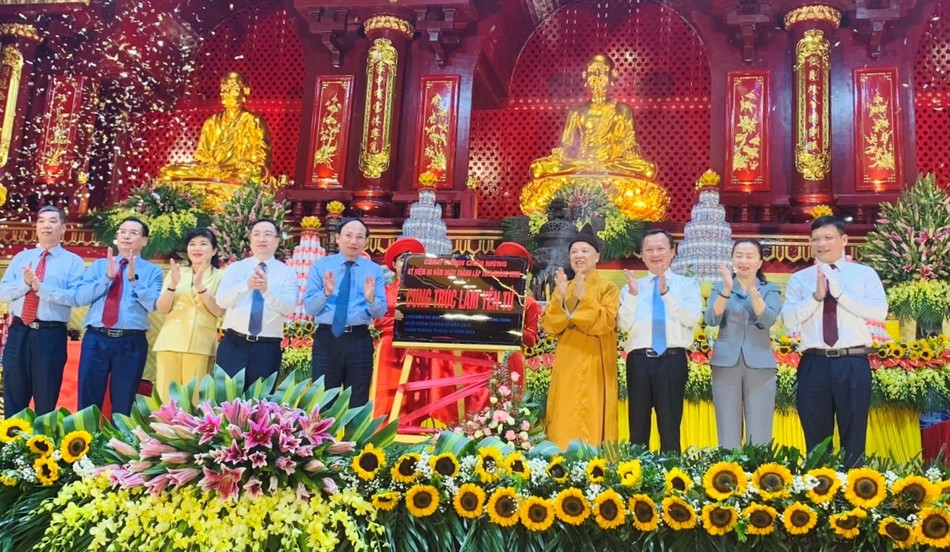 Gắn biển Cung Trúc Lâm Yên Tử Gắn biển Cung Trúc Lâm Yên Tử