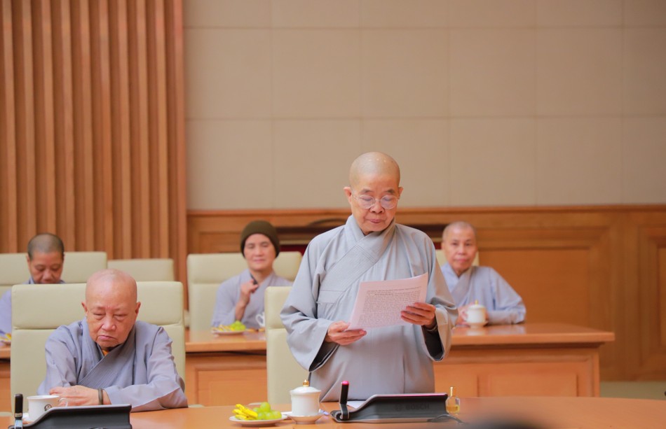 Ni trưởng Thích nữ Nhật Khương đại diện 36 đại biểu tiêu biểu phát biểu Ni trưởng Thích nữ Nhật Khương đại diện 36 đại biểu tiêu biểu phát biểu