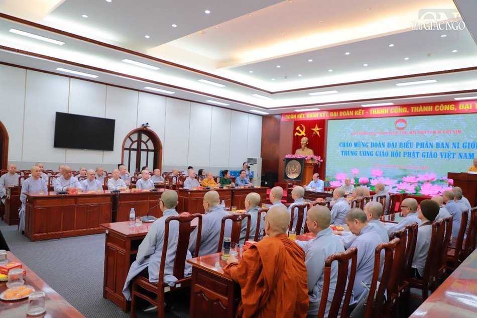 Lãnh đạo Ủy ban TƯMTTQVN tiếp chư Ni Phân ban Ni giới T.Ư Lãnh đạo Ủy ban TƯMTTQVN tiếp chư Ni Phân ban Ni giới T.Ư