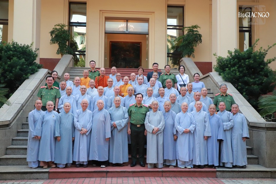 Chụp ảnh lưu niệm Chụp ảnh lưu niệm