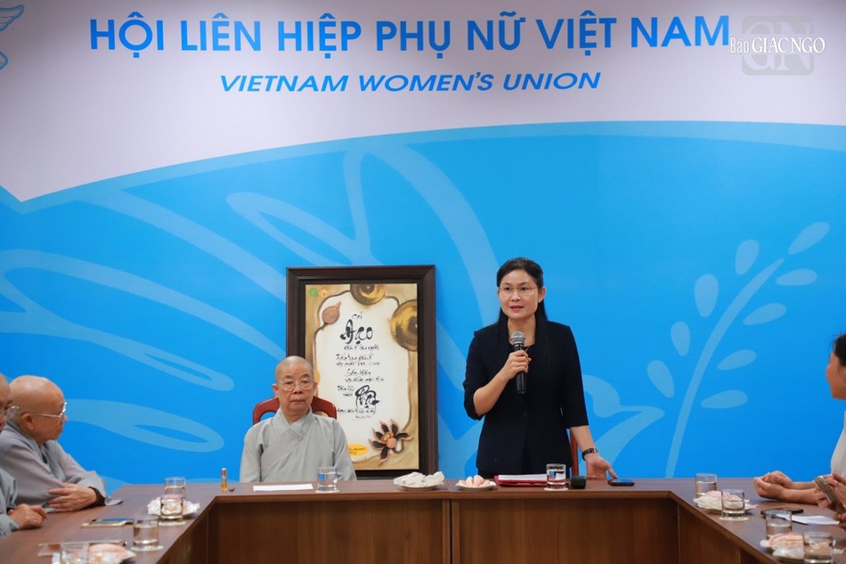 bà Tôn Ngọc Hạnh, Phó Chủ tịch T.Ư Hội Liên hiệp Phụ nữ VN tiếp đoàn bà Tôn Ngọc Hạnh, Phó Chủ tịch T.Ư Hội Liên hiệp Phụ nữ VN tiếp đoàn