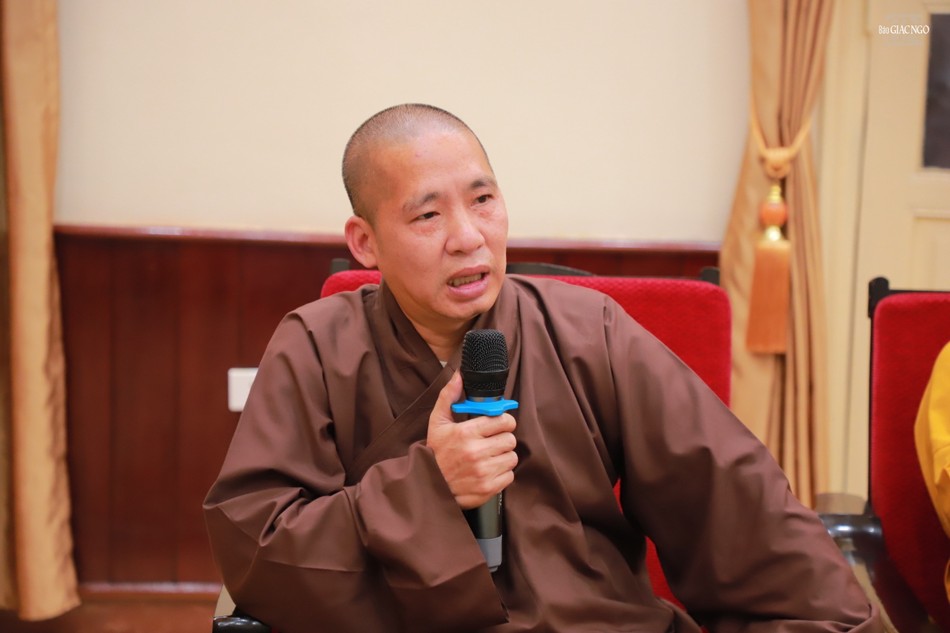 Thượng tọa Thích Thanh Tuấn ghi nhận những đề xuất, phát biểu của chư Ni để trình lên Ban Thường trực Hội đồng Trị sự Thượng tọa Thích Thanh Tuấn ghi nhận những đề xuất, phát biểu của chư Ni để trình lên Ban Thường trực Hội đồng Trị sự