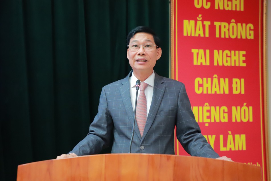 Ông Đỗ Văn Phới phát biểu tại buổi tiếp chư Ni Ông Đỗ Văn Phới phát biểu tại buổi tiếp chư Ni