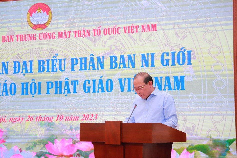 Ông Phó Chủ tịch Ủy ban TƯMTTQVN phát biểu trân trọng sự đóng góp của Ni giới GHPGVN Ông Phó Chủ tịch Ủy ban TƯMTTQVN phát biểu trân trọng sự đóng góp của Ni giới GHPGVN
