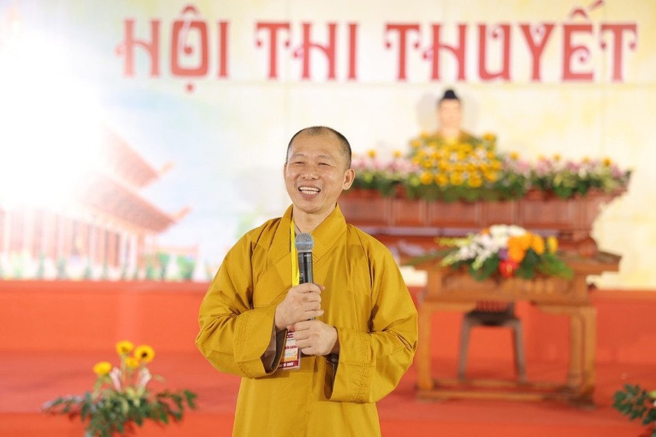 Thượng tọa Thích Minh Nhẫn phát biểu khai mạc