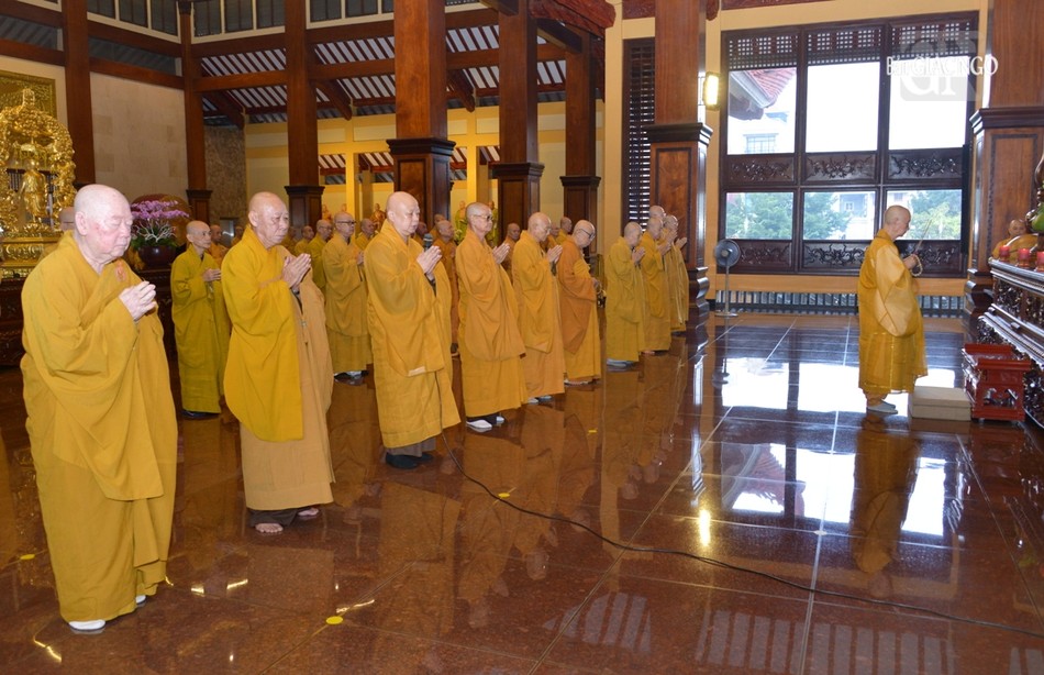 Mỗi kỳ Bố-tát, thính giới nhắc nhở Tăng đoàn sống tỉnh thức, kết nối đạo mạch trong thanh tịnh Mỗi kỳ Bố-tát, thính giới nhắc nhở Tăng đoàn sống tỉnh thức, kết nối đạo mạch trong thanh tịnh