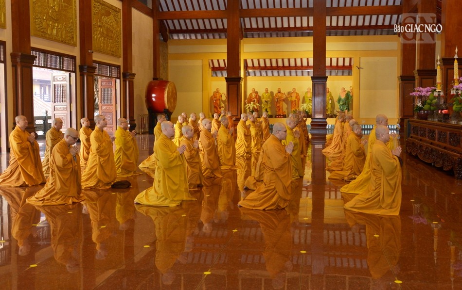 Chư tôn giáo phẩm thành kính đảnh lễ, luôn sống trong lời dạy của Đức Thế Tôn Chư tôn giáo phẩm thành kính đảnh lễ, luôn sống trong lời dạy của Đức Thế Tôn