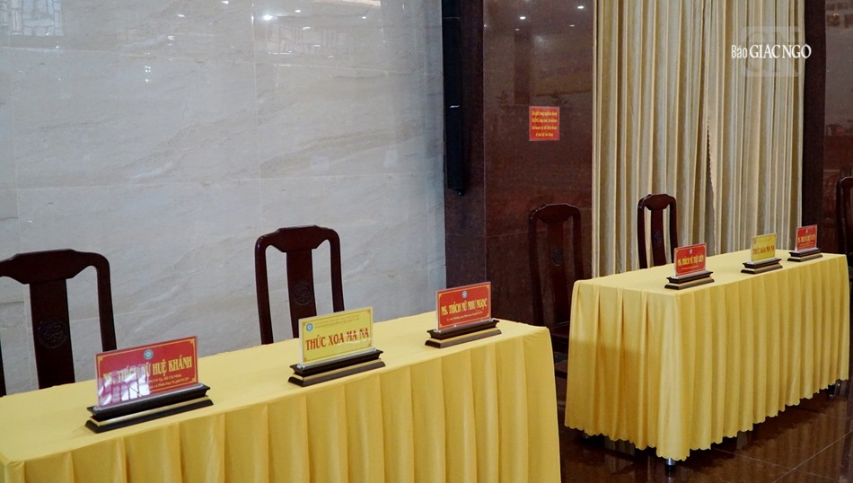 Bố trí bàn của Ban Giám khảo