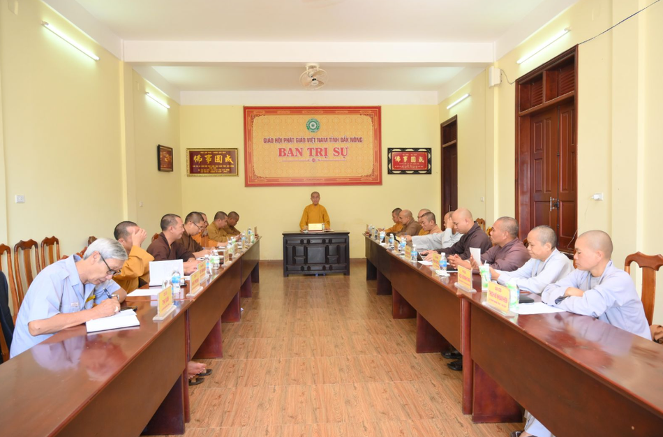 Thượng toạ Trưởng ban Trị sự chủ trì buổi họp