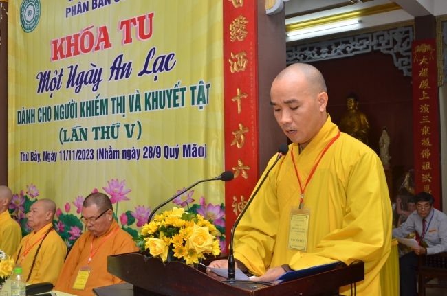 Đại đức Thích Thông Định, Phó Phân ban Cư sĩ, Phó ban Tổ chức đã phát biểu khai mạc khóa tu Đại đức Thích Thông Định, Phó Phân ban Cư sĩ, Phó ban Tổ chức đã phát biểu khai mạc khóa tu