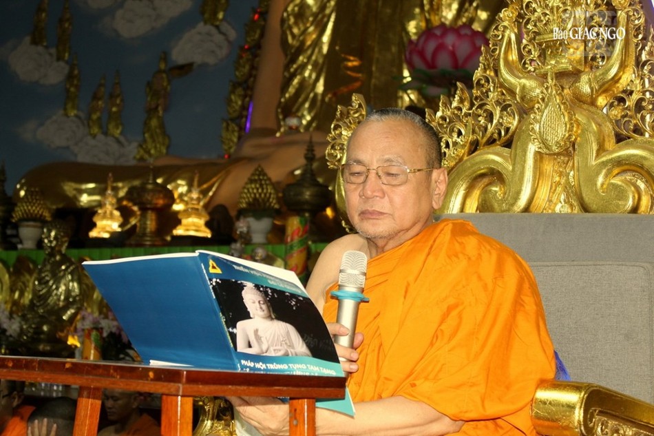 Hòa thượng Thích Bửu Chánh tại khóa trùng tụng kinh Pali - Việt Hòa thượng Thích Bửu Chánh tại khóa trùng tụng kinh Pali - Việt