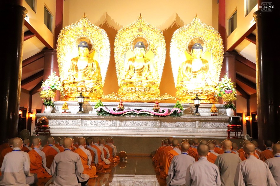 Giới tử tĩnh tọa quán niệm từng hơi thở Giới tử tĩnh tọa quán niệm từng hơi thở