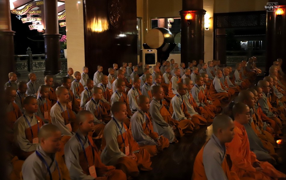 Và, trong thời khóa tĩnh tọa trước giờ chỉ tịnh Và, trong thời khóa tĩnh tọa trước giờ chỉ tịnh