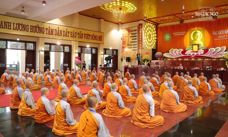 Cũng như Hòa thượng Chánh Chủ đàn Đại giới đàn Bửu Huệ đã dạy “Muốn được tiếp nhận giới pháp thành tựu, bắt đầu từ bây giờ, ngay từ phút giây này, quý vị giới tử phải gìn giữ thân tâm cho thanh tịnh, như vậy mới có thể tiếp nhận giới pháp thanh tịnh được” Cũng như Hòa thượng Chánh Chủ đàn Đại giới đàn Bửu Huệ đã dạy “Muốn được tiếp nhận giới pháp thành tựu, bắt đầu từ bây giờ, ngay từ phút giây này, quý vị giới tử phải gìn giữ thân tâm cho thanh tịnh, như vậy mới có thể tiếp nhận giới pháp thanh tịnh được”