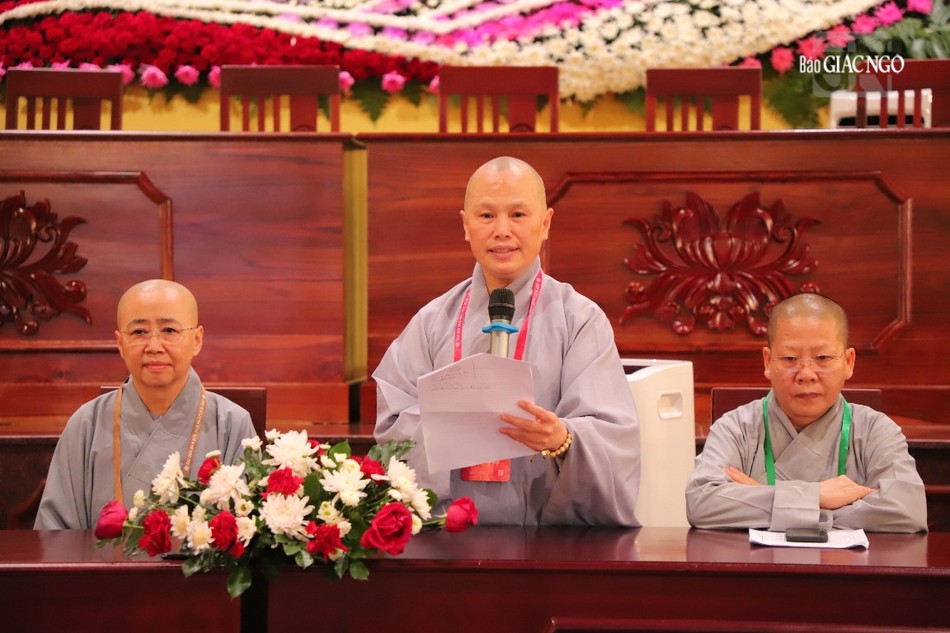 Ni sư Thích nữ Như Ngọc phổ biến thanh quy giới trường đến giới tử Ni sư Thích nữ Như Ngọc phổ biến thanh quy giới trường đến giới tử