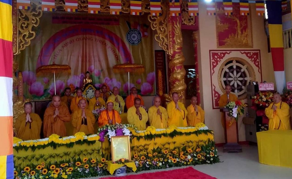 Chư tôn đức chứng minh, tham dự buổi lễ Chư tôn đức chứng minh, tham dự buổi lễ