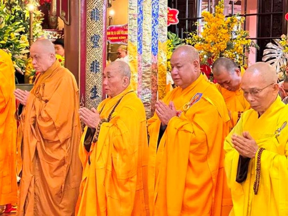 Thắp nén tâm hương tưởng niệm Thắp nén tâm hương tưởng niệm